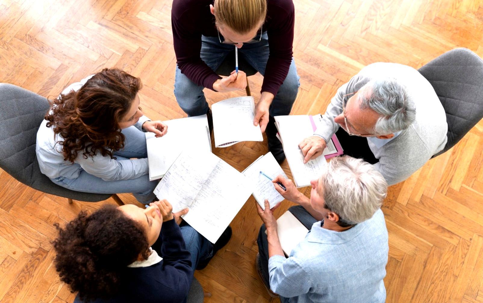 Pracovní atmosféra během přípravy srovnávací analýzy